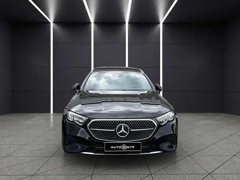 Gebraucht Mercedes E200 Advanced 227 PS (166 kW) 2025 Schwarz Limousine