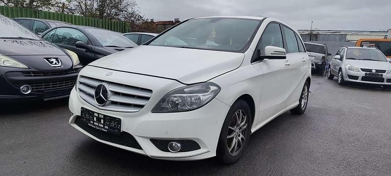 Gebraucht Mercedes B180 122 PS (89 kW) 2013 Calcitweiss  unilack Van / Kleinbus