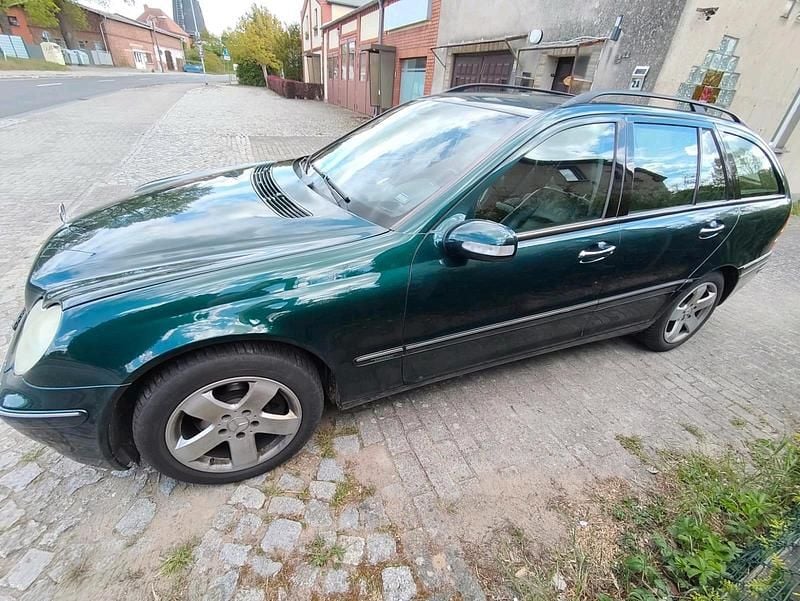 Grün Gebraucht 2001 Mercedes C320 Kombi | 2.000 € (Guter Preis) - Bild 1/4