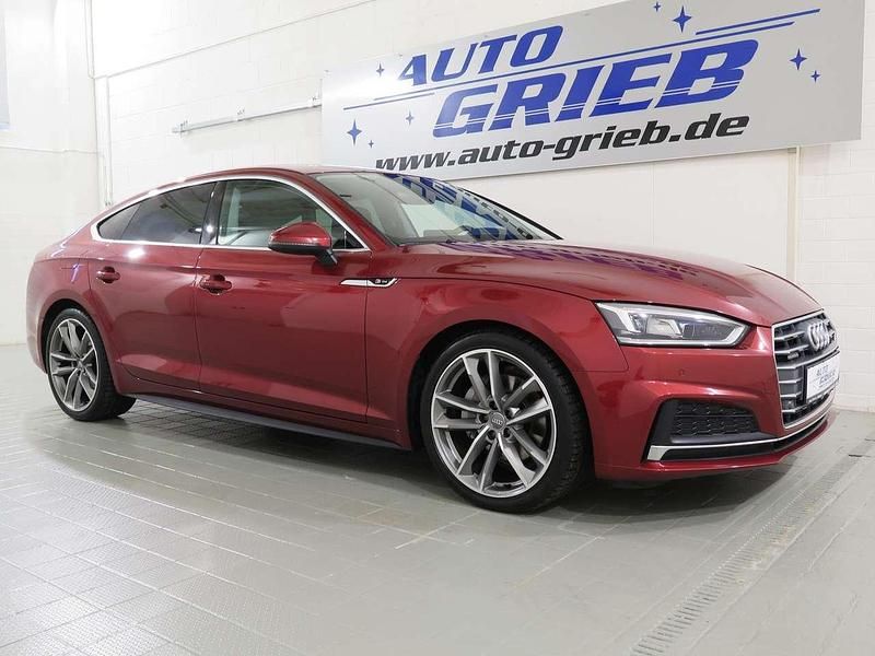 Matadorrot metallic (metallic) Gebraucht 2018 Audi A5 Design Coupé | 20.750 € (Fairer Preis) - Bild 1/4