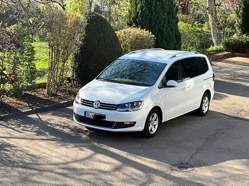 Weiß Gebraucht 2017 VW Sharan Comfortline Van / Kleinbus | 20.900 € (Superpreis) - Bild 1/4