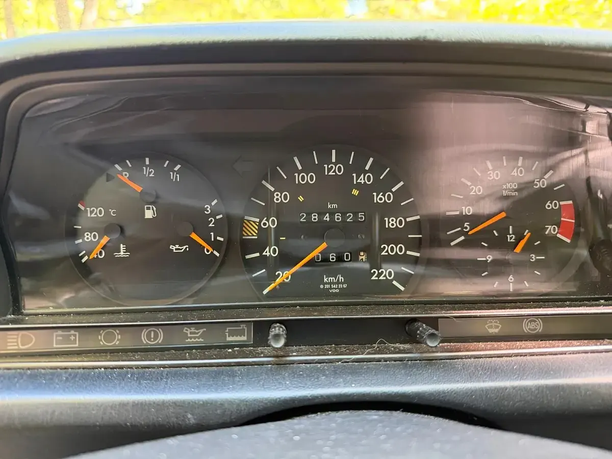 Gebraucht Mercedes 190 118 PS (86 kW) 1991 Grau Limousine