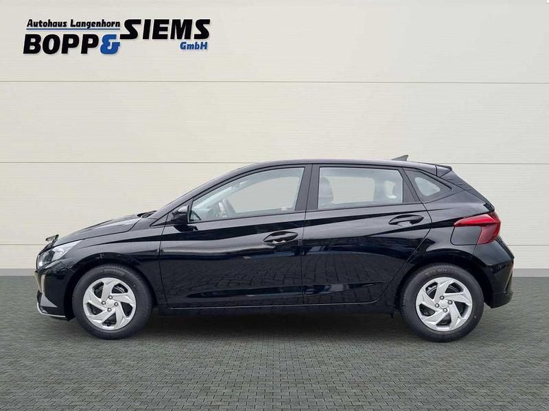 Gebraucht Hyundai i20 Select 101 PS (74 kW) 2024 Phantom black Kleinwagen