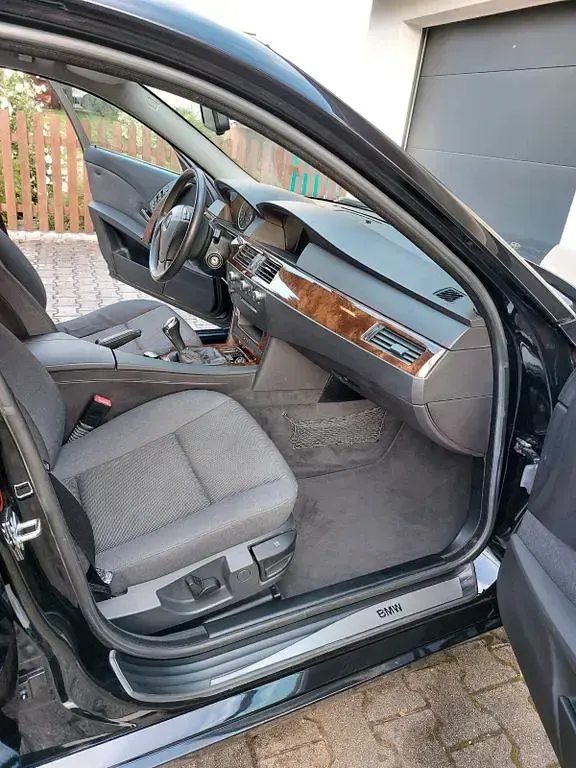 Gebraucht BMW 523 177 PS (130 kW) 2005 Schwarz Limousine