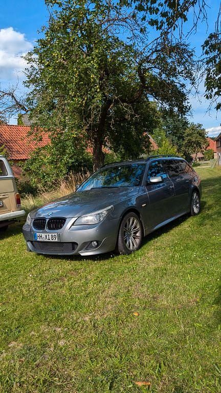 Grau Gebraucht 2009 BMW 530 Sport Line Kombi | 6.999 € (Fairer Preis) - Bild 1/4