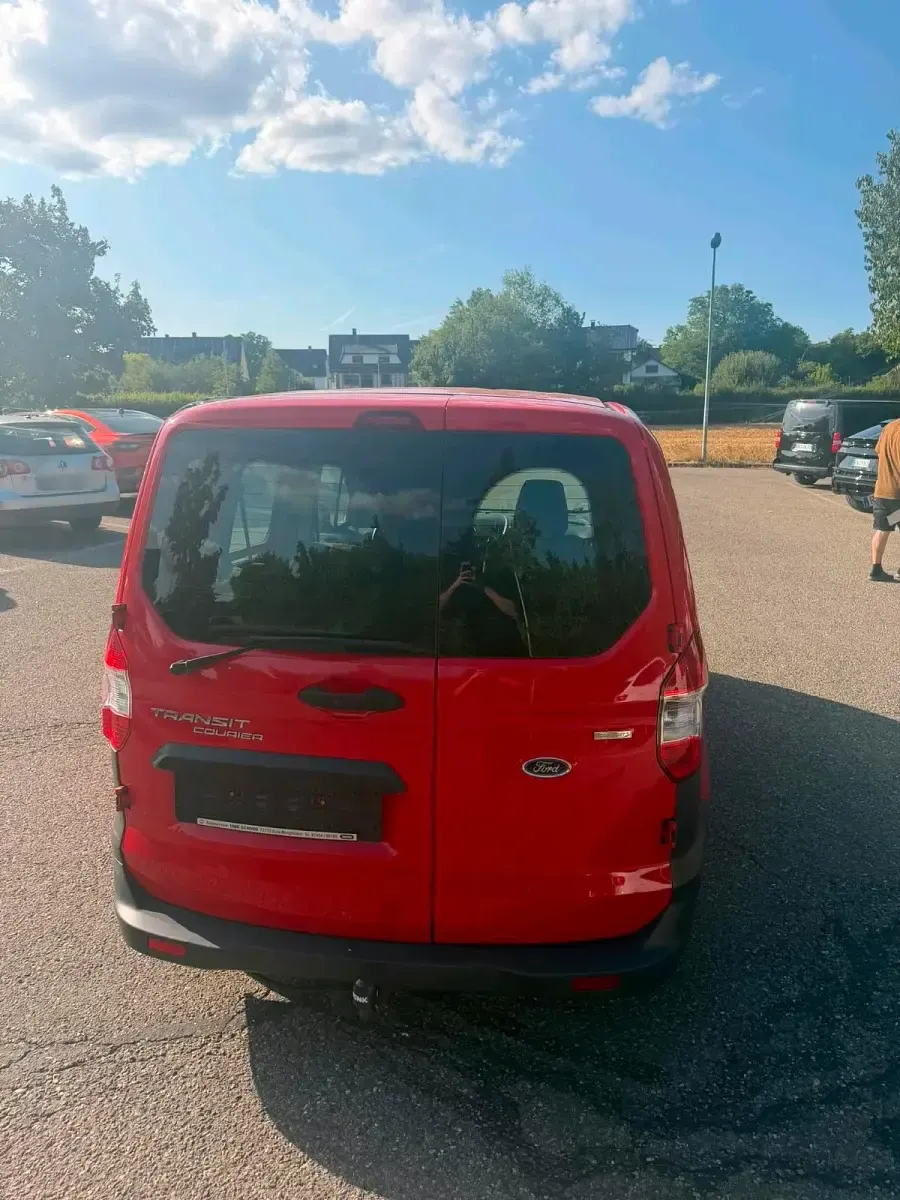 Gebraucht Ford Courier 101 PS (74 kW) 2015 Rot Van / Kleinbus