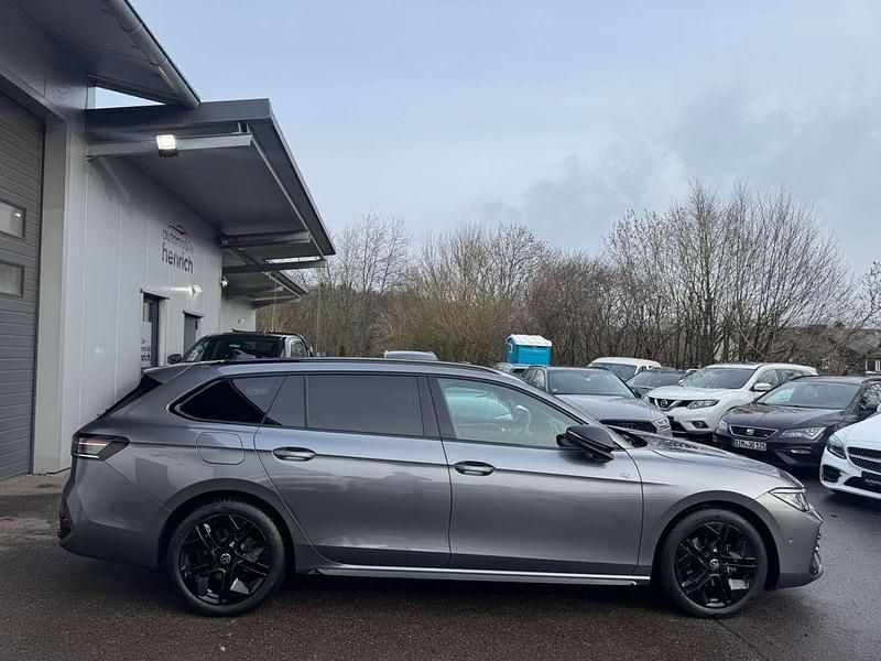Gebraucht VW Passat R-line 150 PS (110 kW) 2024 Diabasgrau Kombi