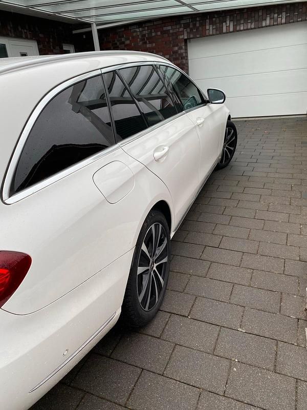Gebraucht Mercedes E220 194 PS (142 kW) 2019 Weiß Kombi