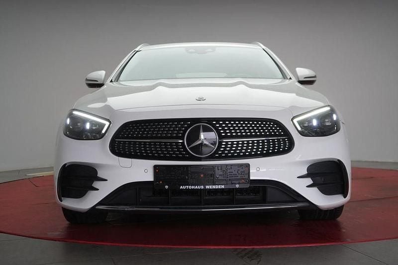 Gebraucht Mercedes E300 AMG 194 PS (142 kW) 2021 Weiß Limousine