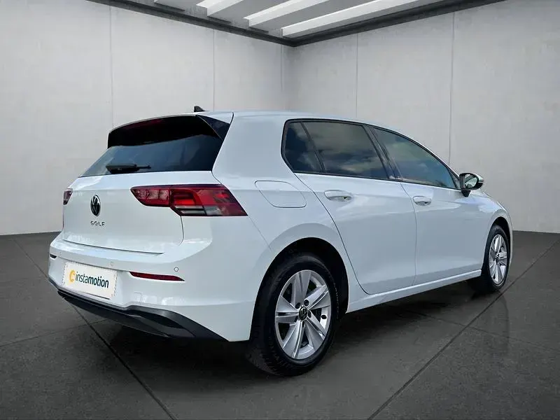 Gebraucht VW Golf VIII 131 PS (96 kW) 2023 Weiß Kleinwagen