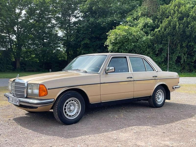 Beige Gebraucht 1980 Mercedes 230 Limousine | 16.500 € - Bild 1/4