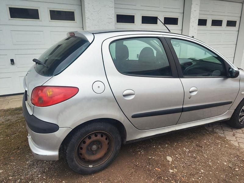 Gebraucht Peugeot 206 Tendance 75 PS (55 kW) 2004 Silber Kombi