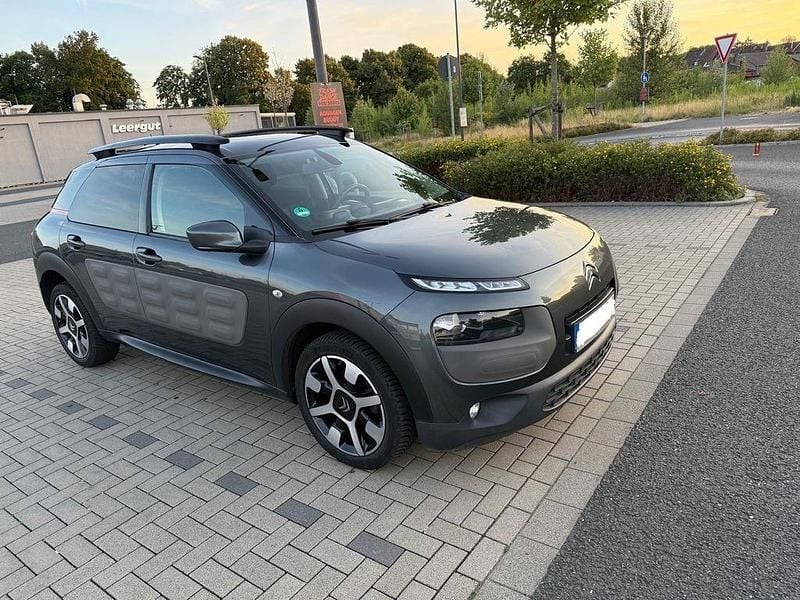 Grau Gebraucht 2015 Citroën C4 Cactus Shine Kleinwagen | 7.200 € (Guter Preis) - Bild 1/4