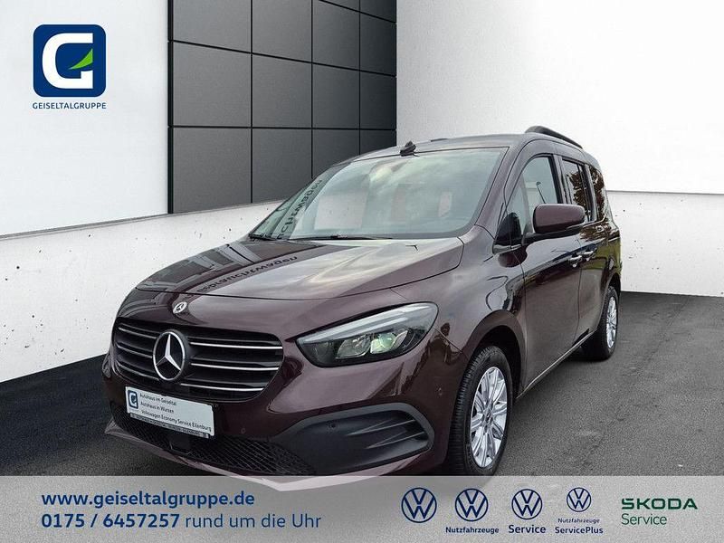 Rot Gebraucht 2024 Mercedes T180 Progressive Van / Kleinbus | 28.830 € (Fairer Preis) - Bild 1/4