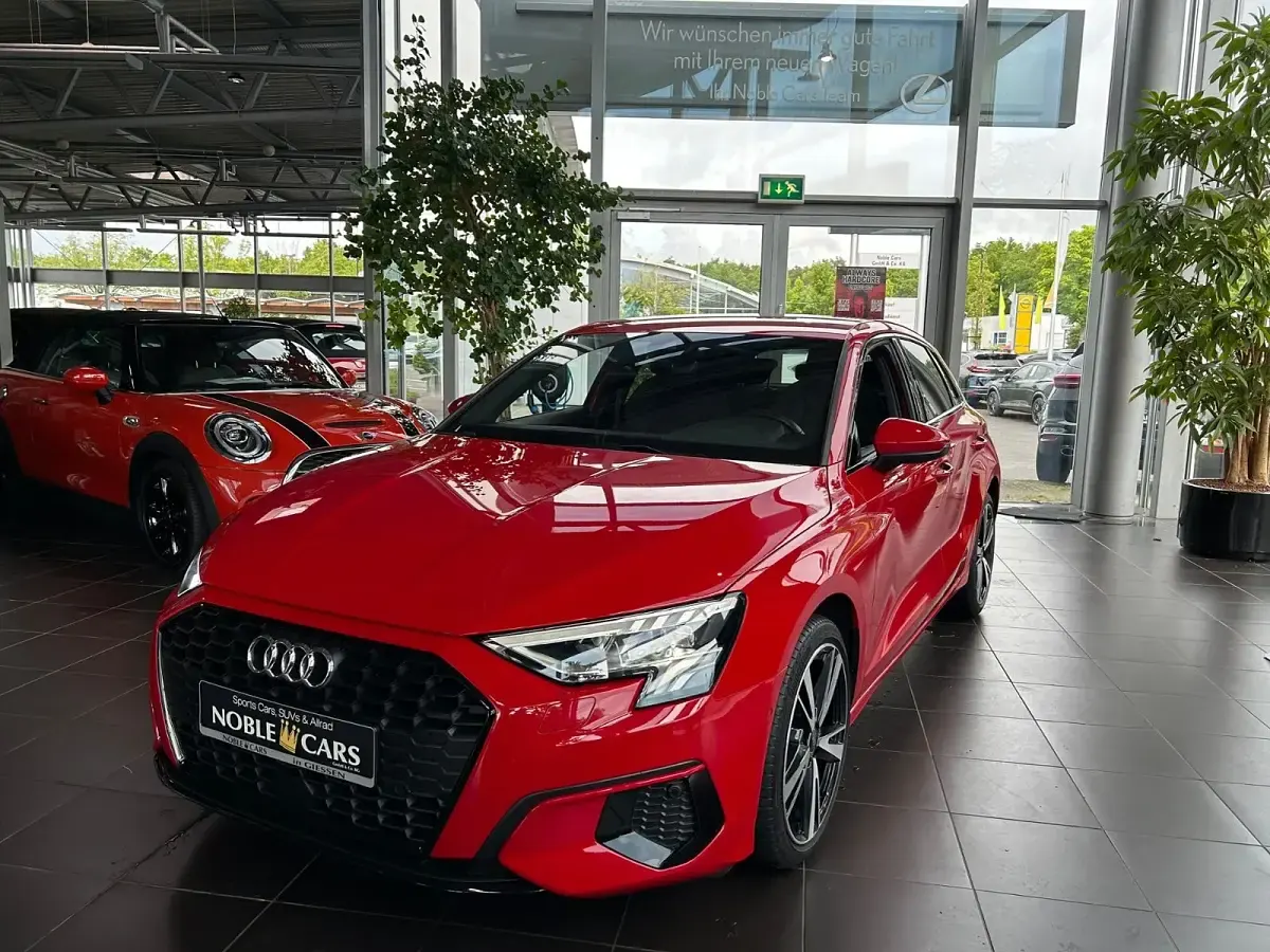 Second-hand Audi A3 S-Line 150 CP (110 kW) 2022 Roșu Berlinǎ