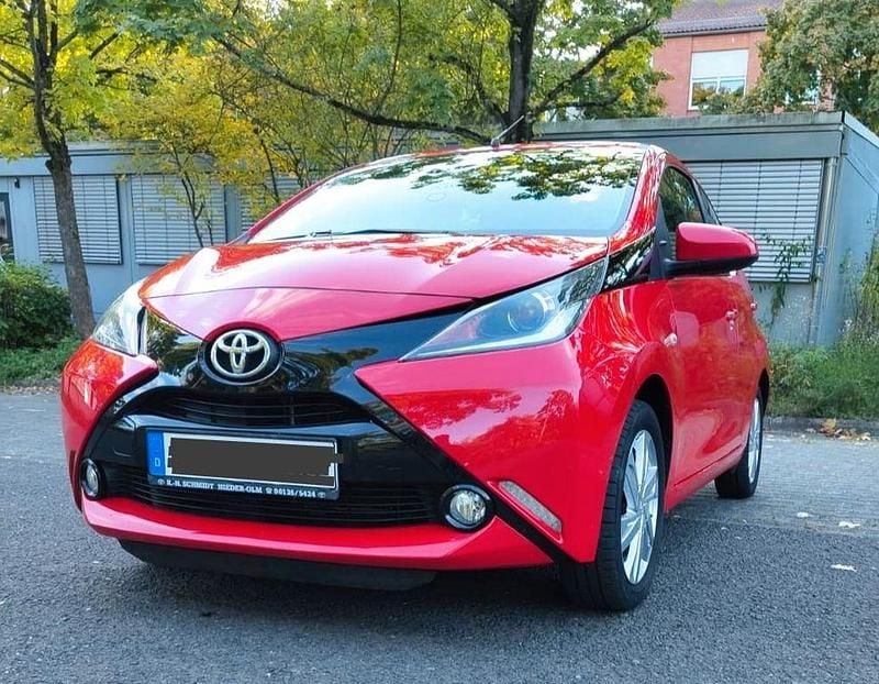 Rot Gebraucht 2015 Toyota Aygo Kleinwagen | 5.100 € (Guter Preis) - Bild 1/4