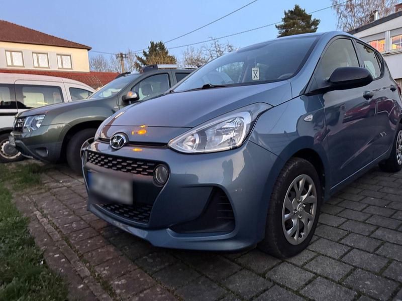 Gebraucht Hyundai i10 Trend 87 PS (63 kW) 2017 Blau Kleinwagen