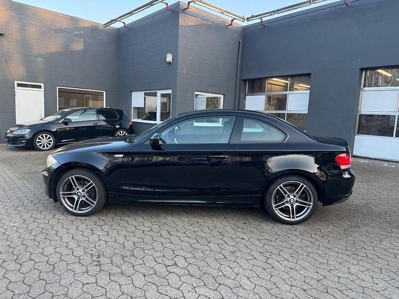 Gebraucht BMW 120 170 PS (125 kW) 2010 Schwarz Kleinwagen