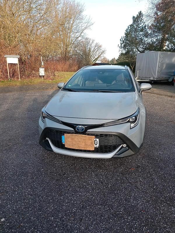 Grau Gebraucht 2020 Toyota Corolla Kombi | 18.000 € (Guter Preis) - Bild 1/4