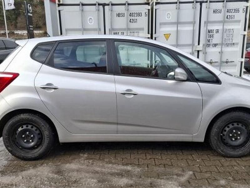 Gebraucht Hyundai ix20 Passion Plus 125 PS (91 kW) 2016 Platinum silver Kleinwagen