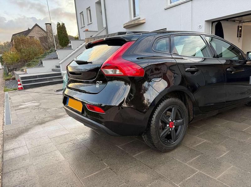 Gebraucht Volvo V40 Kinetic 120 PS (88 kW) 2017 Schwarz Limousine