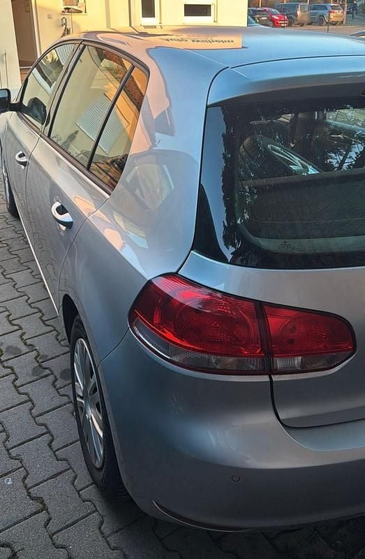 Gebraucht VW Golf VII 105 PS (77 kW) 2012 Silber Limousine