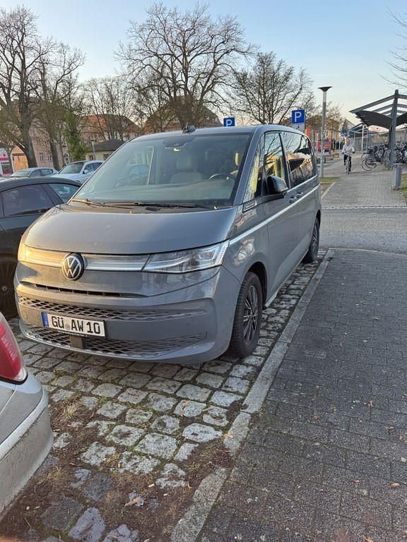 Gebraucht VW Multivan Style 150 PS (110 kW) 2024 Grau Van