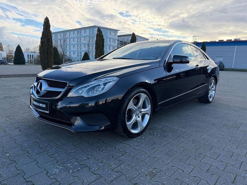 Obsidianschwarz Gebraucht 2015 Mercedes E200 Sport Edition Coupé | 18.990 € (Fairer Preis) - Bild 1/4