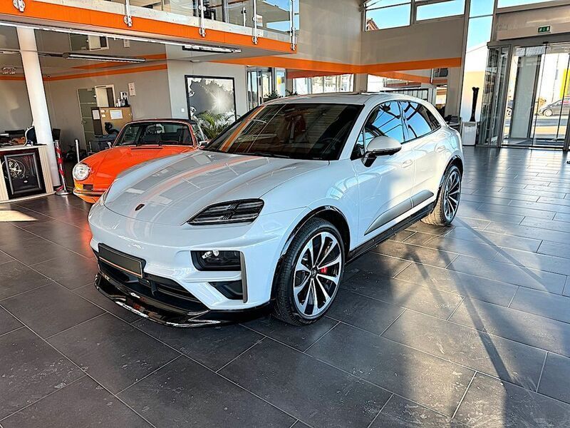 Grau Gebraucht 2024 Porsche Macan Turbo SUV | 119.900 € (Superpreis) - Bild 1/4