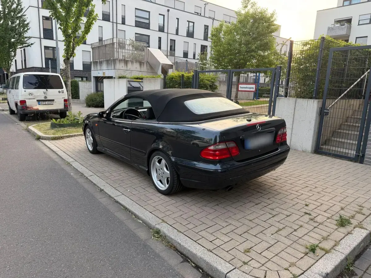 Gebraucht Mercedes CLK320 Elegance 218 PS (160 kW) 1999 Blau Cabrio