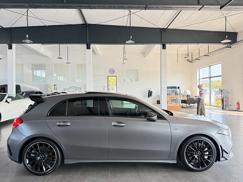 Grau Gebraucht 2021 Mercedes A35 AMG AMG Limousine | 47.990 € - Bild 1/4