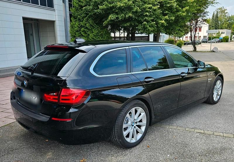 Gebraucht BMW 530 258 PS (189 kW) 2011 Blau Kombi