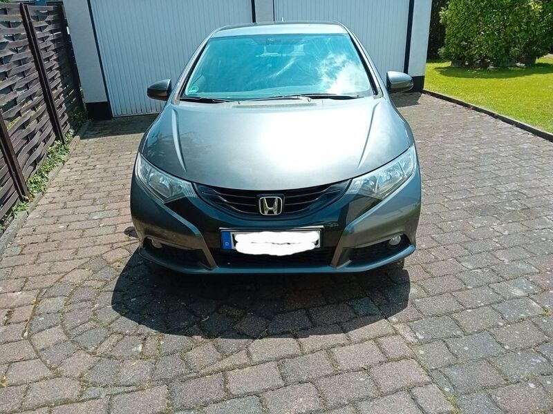 Grau Gebraucht 2013 Honda Civic Limousine | 10.490 € (Fairer Preis) - Bild 1/3