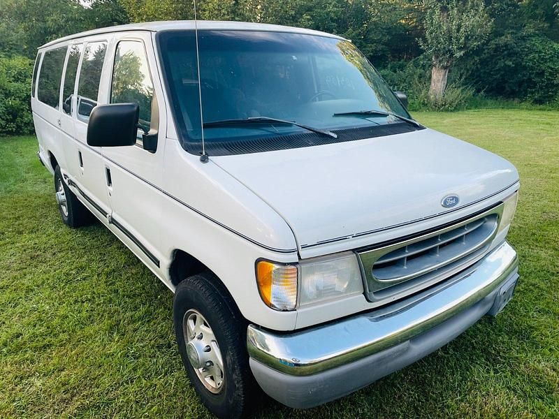 Weiß Gebraucht 1996 Ford Econoline Van | 10.900 € - Bild 1/4