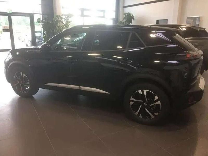 Gebraucht Peugeot e-2008 Allure 100 kW (136 PS) 2023 Perla nera schwarz SUV