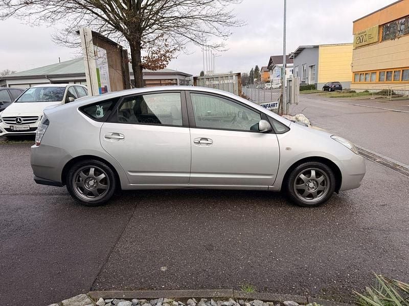 Gebraucht Toyota Prius Executive 77 PS (56 kW) 2005 Silver metallic Kleinwagen