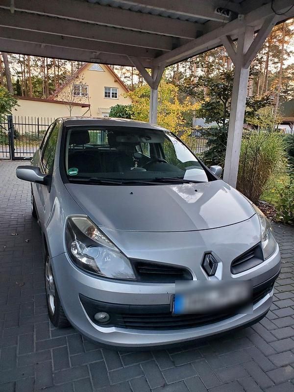 Silber Gebraucht 2006 Renault Clio II Authentique Limousine | 1.900 € (Fairer Preis) - Bild 1/4