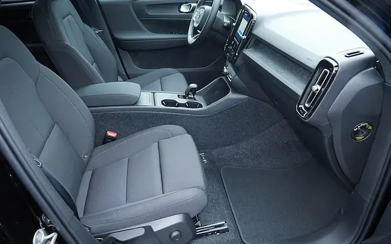 Nowe Volvo EX40 Plus 185 kW (252 KM) 2026 Czarny SUV
