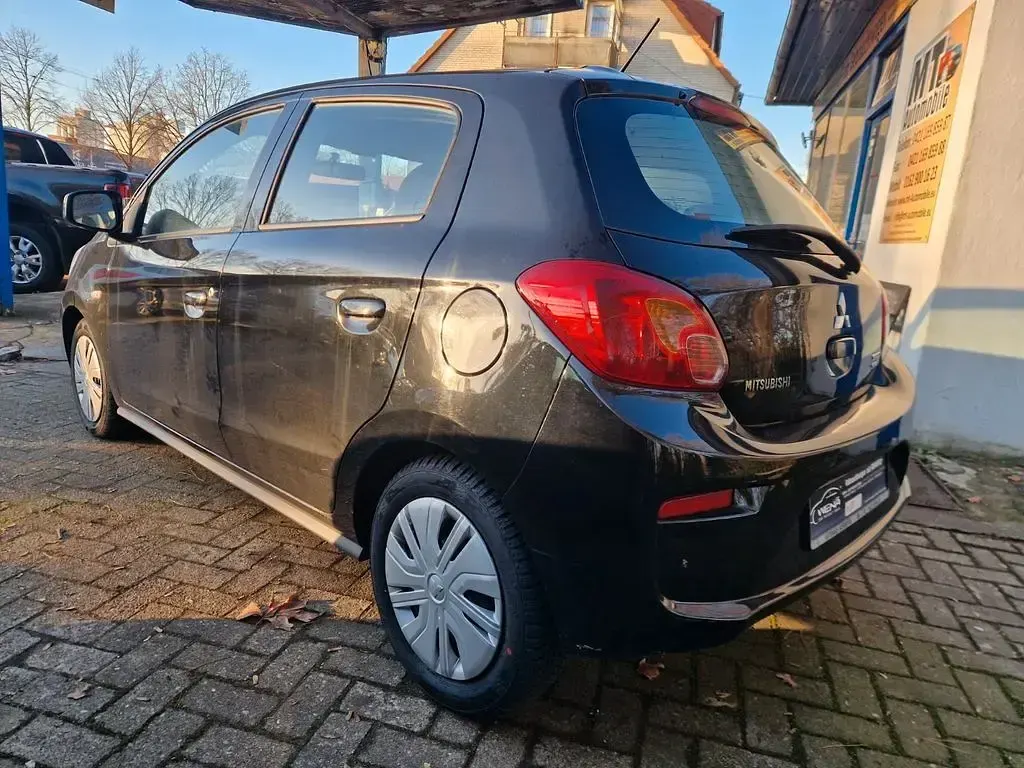 Gebraucht Mitsubishi Space Star 71 PS (52 kW) 2018 Schwarz Kleinwagen