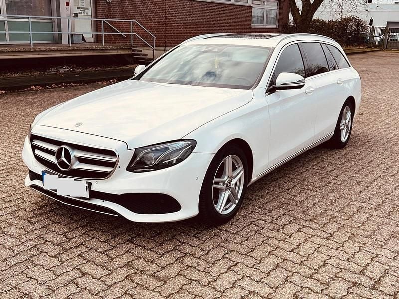 Weiß Gebraucht 2017 Mercedes 220 Kombi | 16.650 € (Superpreis) - Bild 1/4