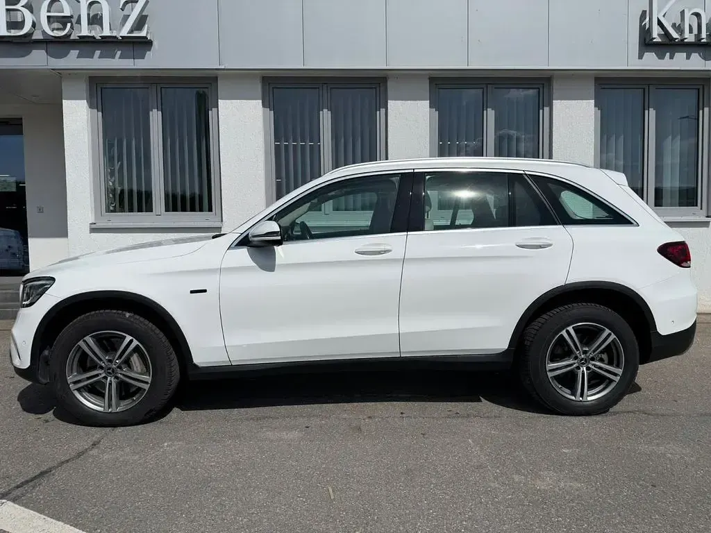 Gebraucht Mercedes GLC300e 306 PS (225 kW) 2021 Weiß SUV