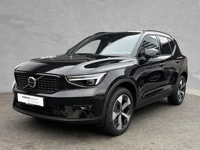 Używany Volvo XC40 Plus 197 KM (144 kW) 2024 Czarny SUV