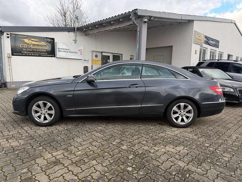 Gebraucht Mercedes E250 204 PS (150 kW) 2011 Tenoritgrau  metalliclack Coupé