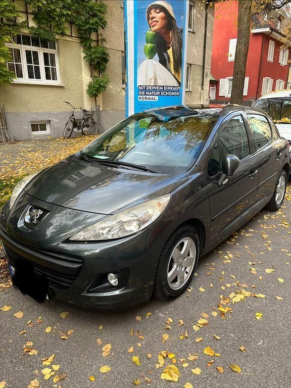 Grün Gebraucht 2010 Peugeot 207 Urban Move Limousine | 2.600 € (Fairer Preis) - Bild 1/4