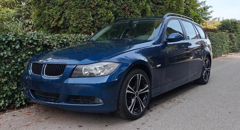 Gebraucht BMW 320 150 PS (110 kW) 2006 Blau Kombi