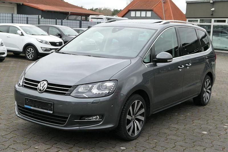 Gebraucht VW Sharan Highline 150 PS (110 kW) 2021 Grau Van / Kleinbus