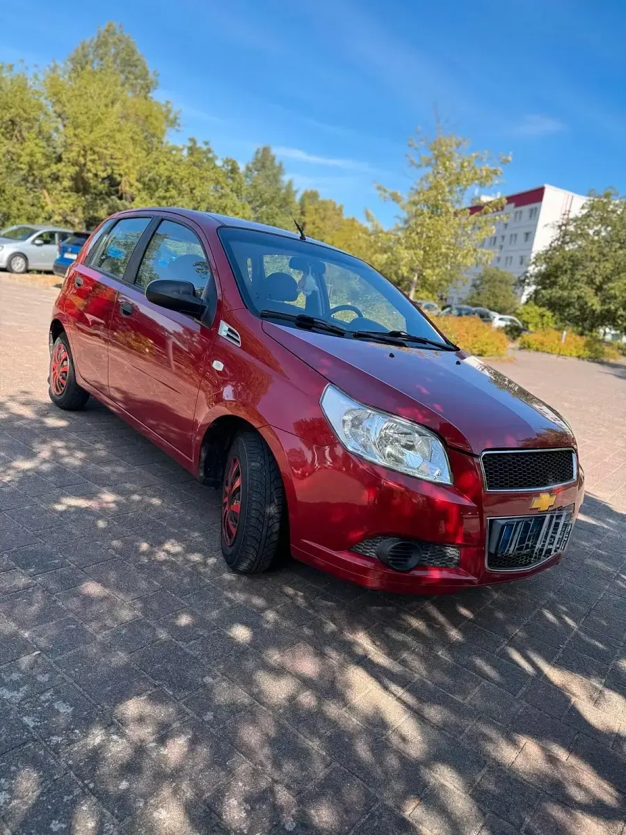 Gebraucht Chevrolet Aveo 75 PS (55 kW) 2009 Rot Kleinwagen