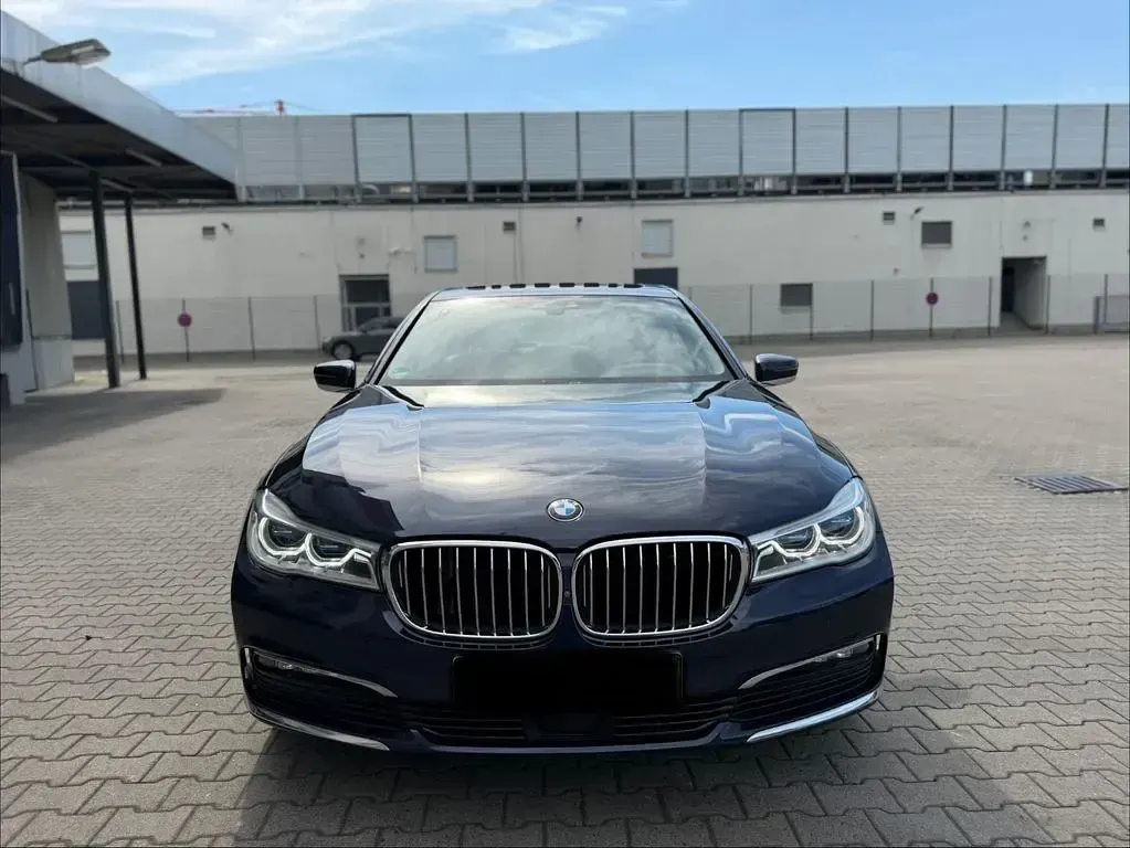 Gebraucht BMW 740 Sport Line 320 PS (235 kW) 2018 Blau Limousine