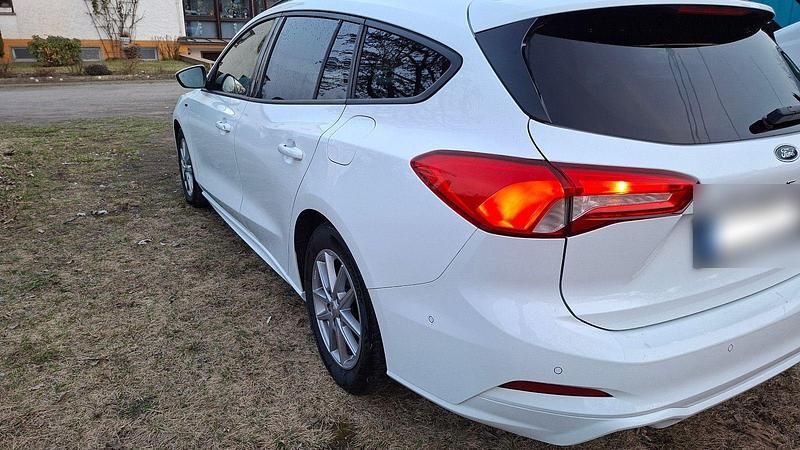 Gebraucht Ford Focus ST-Line 125 PS (91 kW) 2022 Weiß Kombi
