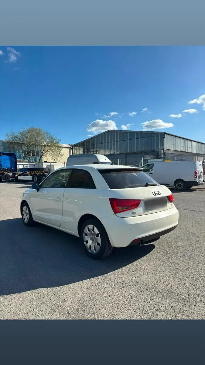 Gebraucht Audi A1 Attraction 86 PS (63 kW) 2012 Weiß Kleinwagen